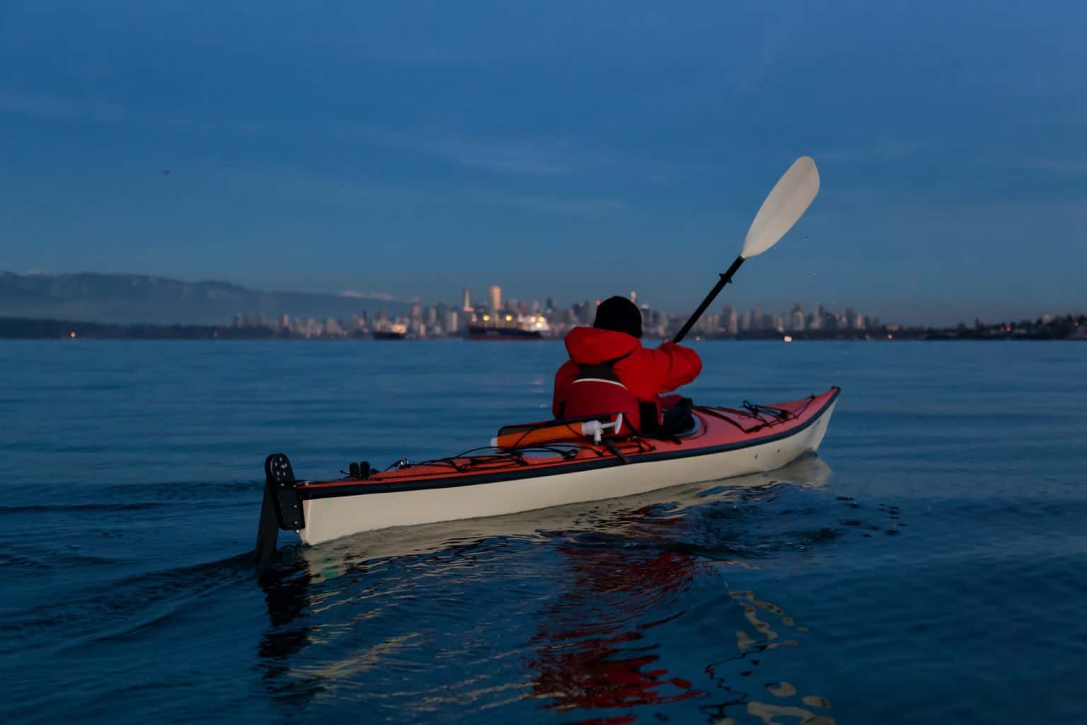 Best Kayak Lights for Night Paddling See & Be Seen With These Top 8 Kayak Lights