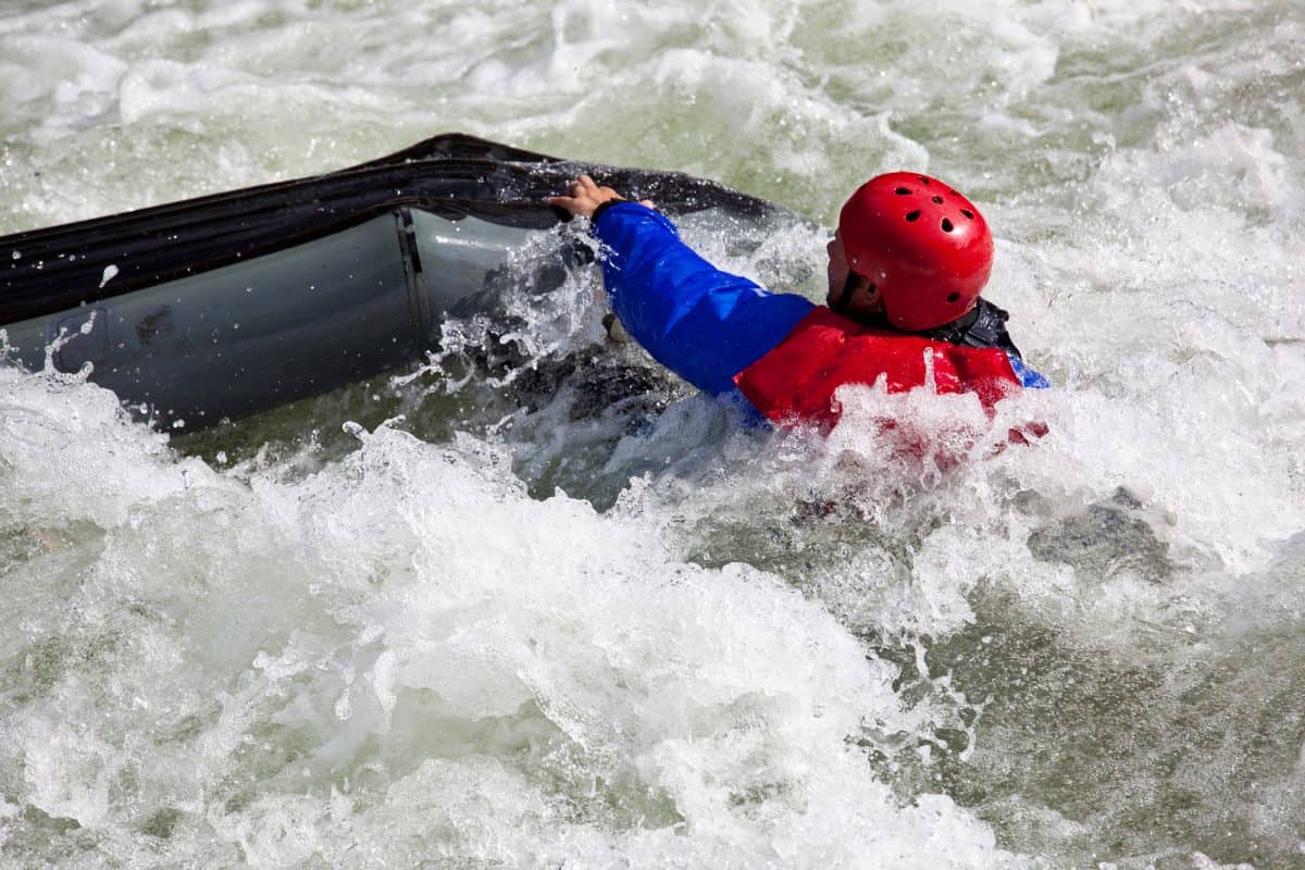 Kayaker capsizes in rough condition choppy water